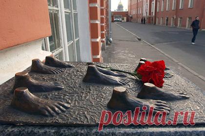 Жертвы ГУЛАГа подали иск к Госдуме. Пожилые жертвы ГУЛАГа, которые родились в лагерях во время ссылок репрессированных родителей, подали в Верховный суд первый в истории России коллективный иск к Госдуме. «Дети ГУЛАГа» пожаловались на неисполнение нижней палатой парламента постановления о получении жилья в городах, откуда были выселены их семьи.