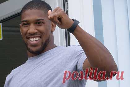 Джошуа озвучили условие для проведения боя с Тайсоном Фьюри. Промоутер Фрэнк Уоррен озвучил условие, при котором британский боксер Энтони Джошуа сможет провести поединок с соотечественником Тайсоном Фьюри. «Если Эй-Джею удастся одержать пару побед, то бой может быть организован. Но Эй-Джею нужно восстановиться, прежде чем даже думать о таких драках», — рассказал он.