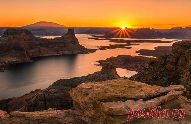 Водохранилище Пауэлл. Штат Юта, США. Автор фото — Vitali Hantsevich: nat-geo.ru/photo/user/297261/  |  National Geographic Россия