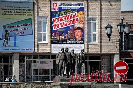 В Минкульте заявили о необходимости выпускать 300 отечественных фильмов в год. Министр культуры Ольга Любимова заявила, что в России необходимо выпускать около 300 отечественных фильмов в год, включая крупные релизы, чтобы поддерживать кинопрокат. По ее словам, ситуация в кинотеатральной индустрии в настоящее время сложная в связи с уходом из страны голливудских мейджоров.