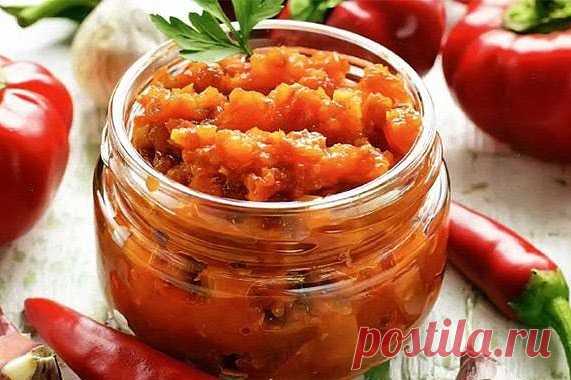 Аджика нежная на зиму - просто и очень вкусно!

Ингредиенты на 7 порций:

Помидор — 2.5 кг 
Морковь — 500 г 
Лук репчатый — 200 г 
Яблоко — 500 г кислых сортов
Перец сладкий красный — 600 г 
Перец красный жгучий — 1 шт. маленький (по желанию)
Масло растительное — 0.5 ст. (200 мл) 
Уксус — 0.4 ст. (200 мл) яблочный 6%
Чеснок — 150 г 
Сахар — 3 ст.л. 
Соль — 3 ст.л. 

Приготовление:

Общее время готовки – 4 часа 30 мин., активное время – 1 час

1. Из этого количества продукт...