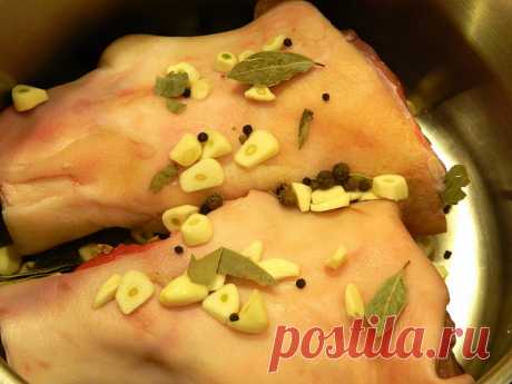 Дом, глина и солома Да, примерно так переводится&nbsp;B&ouml;tel, Lehm und Stroh, если учесть, что&nbsp;B&ouml;tel в нижненемецких диалектах означает &quot;дом&quot;. Блюдо сочетает в себе многое, что мы любим в…