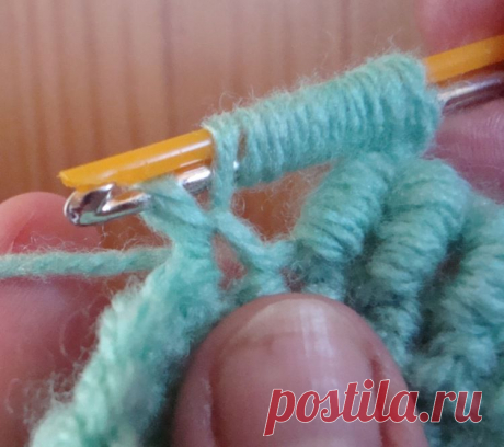 Приспособление для вывязывания почтового столбика.