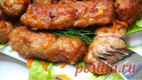"Чевапчичи". Прелесть таких колбасок не только во вкусе, но и в приготовлении - без заморочек.
Чевапчичи – это небольшие жареные колбаски, которые славятся своим неповторимым вкусом и простотой приготовления. Этот рецепт позволит вам насладиться этими аппетитными колбасками, приготовленными дома, без лишних хлопот. Готовьтесь к тому, что они исчезнут со стола очень быстро!