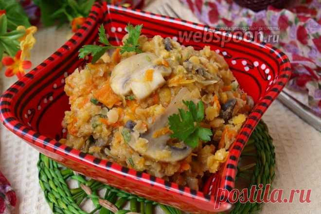 Гарнир из красной чечевицы с шампиньонами  Гарнир из чечевицы 
Чечевица издавна используется в кухнях разных народов. Она является самым экологически чистым продуктом и не накапливает никаких вредных веществ. Красная чечевица отлично подходит для приготовления супов-пюре и гарниров. Она очень быстро готовится и отлично усваивается. К тому же чечевица очень сытный продукт и может заменить хлеб. 
Предлагаю приготовить из красной чечевицы вкуснейший гарнир с добавлением шампи...