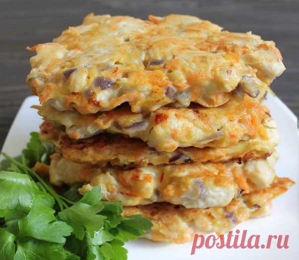 ВКУСНЫЕ КУРИНЫЕ ОЛАДУШКИ С СЫРОМ И МОРКОВЬЮ 
⠀⠀⠀ ⠀⠀⠀⠀⠀⠀⠀⠀