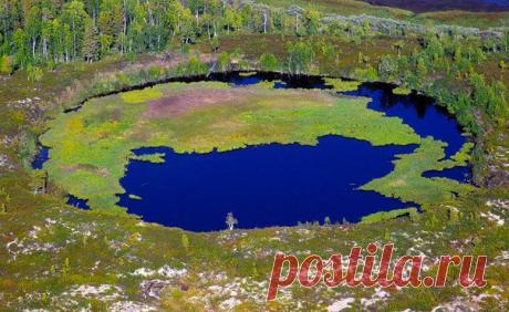 Озеро, напоминающее изображение Земли из космоса