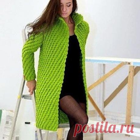 Одноклассники Французская резинка 1 (с рапортом 3 петли) состоит из 2-х повторяющихся рядов. Главным отличием от других видов резинок является перекрещивание петель. При этом, в лицевых рядах перекрещивают 2 лицевые петли, а в изнаночных- изнаночные, смотрите схему узора. Петли не снимают на дополнительную спицу, как при вязании косы, а просто сперва провязывают вторую(лицевую или изнаночную) петлю, а после первую, и только потом снимают обе провязанные петли на правую спи...