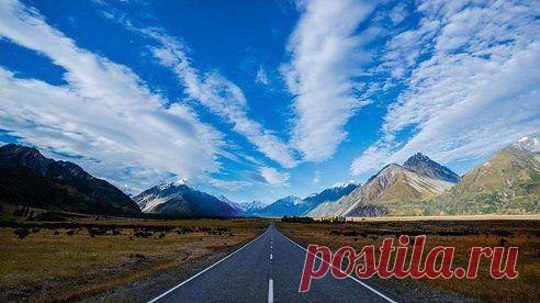 Путешествия учат больше, чем что бы то ни было. Иногда один день, проведенный в других местах, дает больше, чем десять лет жизни дома.

© Анатоль Франс