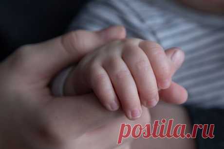 Бывшая солистка «Миража» рассказала о семи пережитых абортах. Российская певица и экс-солистка группы «Мираж» Светлана Разина рассказала о том, что семь раз делала аборт. Исполнительница поведала, что прерывала беременность в 90-е, когда боялась потерять карьеру или столкнуться с финансовыми проблемами во время воспитания ребенка. В 2000 году артистка родила единственную дочь.