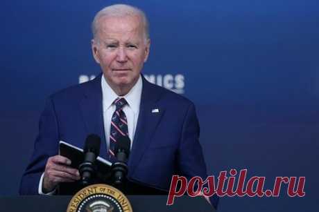В США обвинили Байдена в призывах к войне. Американский экономист Джеффри Сакс заявил, что речь президента США Джо Байдена является призывом «к еще большей войне». Так эксперт прокомментировал прозвучавшее на прошлой неделе выступление главы Белого дома о поддержке Израиля и Украины. По его словам, речь американского лидера была катастрофой.