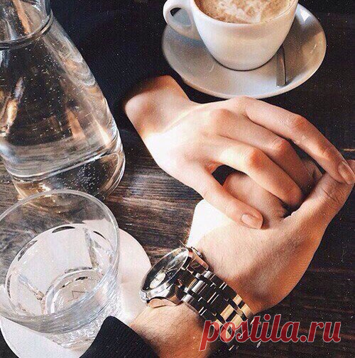 Как-то Станиславского попросили описать глаголом, что значит любить. 
К нему предлагались различные варианты: дарить подарки и цветы, жить интересами любимого, 
пожирать глазами, петь от счастья и пребывать в эйфории. 

Станиславский ответил: «Хотеть касаться».