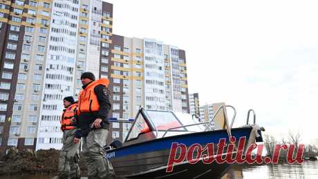 &quot;Люди устали от напряжения&quot;: оренбурженка рассказала, что тысячи домов еще затоплены. Уровень воды в реке Урал пошел на понижение, но в южной части Оренбурга подтопление продолжается, рассказала &quot;Газете.Ru&quot; местная жительница Александра. Она добавила, что под водой все еще остается дорога к ЖК &quot;Дубки&quot; и ...