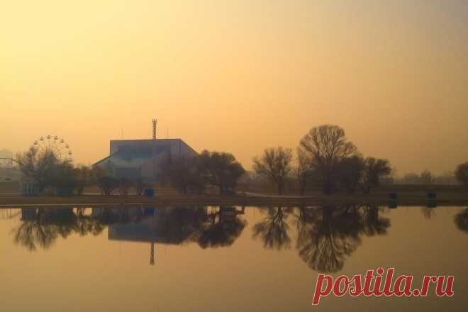 Как забыть человека? 
Никак. Его надо простить за его ошибки, он имеет на них полное право. Надо его простить за то, что не оправдал Ваших эгоистичных желаний им обладать, он свободный человек и имеет право выбрать лучшее для себя. И благодарить его каждый день за то, что он появился в Вашей жизни. Он принес Вам опыт. За это надо ценить людей//////Настоящий мужчина никогда не изменяет. У него нет времени искать новых женщин, потому что он занят поиском новых способов любить одну единственную.