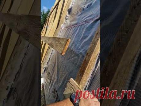 Монтаж пароизоляции при ремонте кровли сверху.