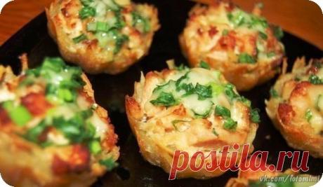 Тарталетки из картофеля с куриным филе под чесночно-сырным соусом 

Ингредиенты:
Филе курицы - 700 г
Майонез - 200 г
Показать полностью…