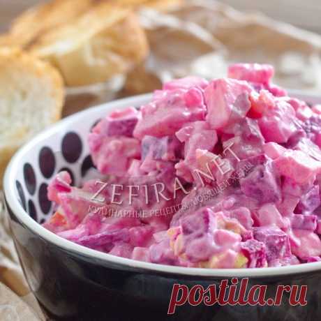 Вкусный овощной салат со свеклой и сыром Очень простой вариант вкусного салата – салат из свеклы с сыром. Абсолютно незатейливый, нежный и сочный салат, который очень хорош и как закусочный вариант, и как гарнир к любому основному блюду.  

Для приготовления такого свекольного салата понадобиться совершенно немного времени. Данный рецепт