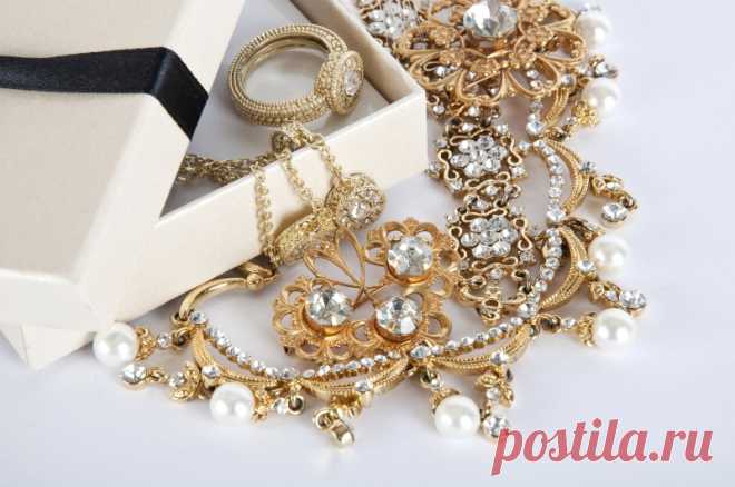 Какие украшения не стоит носить пятидесятилетним дамам