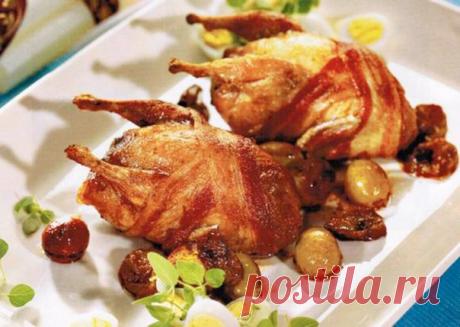 Куропатки фаршированные (Старорусский рецепт)

Переела, куропатки, гуси — вот птицы, из которых обычно готовились оригинальные блюда старорусской кухни. Их запекали кусочками и целиком, тушили, обжаривали, а на праздники фаршировали. Особенно популярными были фаршированные куропатки. Красиво украшенное блюдо, подавалось эффектно к праздничному столу и выглядело невероятно аппетитно.
Показать полностью…