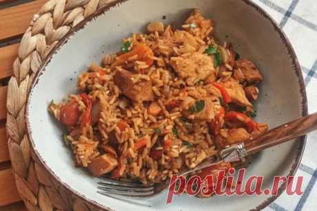 Плов с куриной грудкой
Это легкий вариант всеми любимого плова.