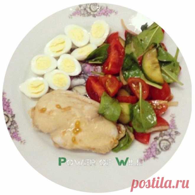 ПП-обед: 6 вкуснейших и питательных идей

Ни для кого не секрет, что идеальный обед это сочетание белка, медленных углеводов и овощей. Именно такие варианты мы вам и подобрали.

1. Минтай +бурый рис + греческий салат + яйца
2. Куриная грудка + помидор + огурец + шпинат + лук + яйца + бурый рис
3. Куриное филе + брокколи + цветная капуста + помидор
4. Куриное филе + бурый рис + кабачок + помидор + огурец
5. Куриное филе в кляре + креветки + яйца + болгарский перец+ листья с...