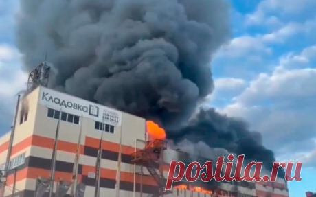 В Екатеринбурге горит склад на 3,5 тыс. кв. м. Видео. В Екатеринбурге на улице Монтажников горит склад на площади 3,5 тыс.