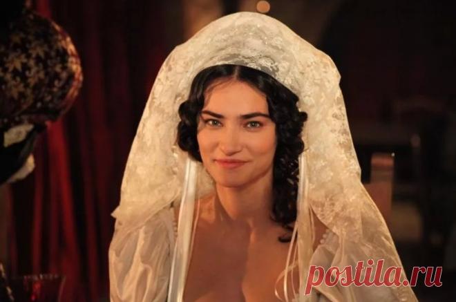 Саадет Аксой