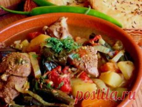 Чанахи
Ингредиенты:
картофель - 600 гр
мясо свинина - 600 гр
фасоль (сухая) - 150 гр
лук - 100 гр
морковь - 100 гр
чеснок - 2 зуб.
томатная паста - 1 ст.л.
мука - 2 ст.лож.
масло подсолнечное - 1 ст.л.
лавровый лист - 2 шт.
перец душистый - 3 горошины
специи (соль, перец черный молотый, перец красный молотый) - по вкусу
Приготовление:
1. Отварите фасоль до готовности. (пока она не станет рыхлой и ее можно будет легко разделять например вилкой). Это может занять длительное время и чтобы ускорит