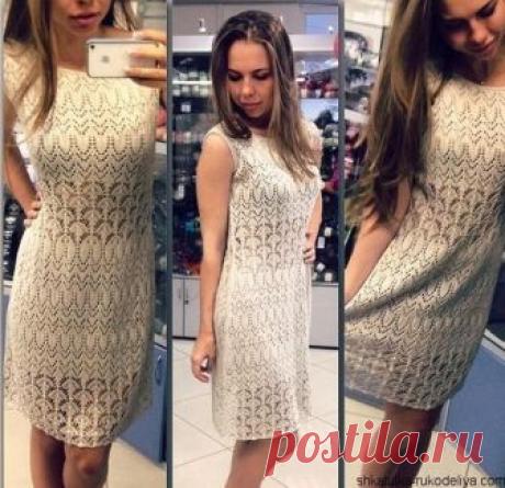 Элегантное женское платье спицами красивым узором.