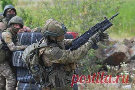 Сальдо сообщил о контроле Россией бо‌льшей части островов в дельте Днепра. Российские войска контролируют большую часть островов, расположенных в дельте Днепра, сообщил врио губернатора Херсонской области Владимир Сальдо. По его словам, основание Антоновского моста зачищено от Вооруженных сил Украины (ВСУ), а остатки бойцов противника заблокированы на дачах ниже по течению Днепра.