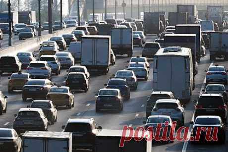 Голубев попросил жителей Ростовской области не выезжать на М-4 «Дон». Губернатор Ростовской области Василий Голубев попросил жителей региона не выезжать на трассу М-4 «Дон». Из-за ограничений движения на нескольких участках федеральной трассы, а именно в районе Батайска, Шахт, Каменска-Шахтинского, Миллерово, появились многокилометровые пробки.
