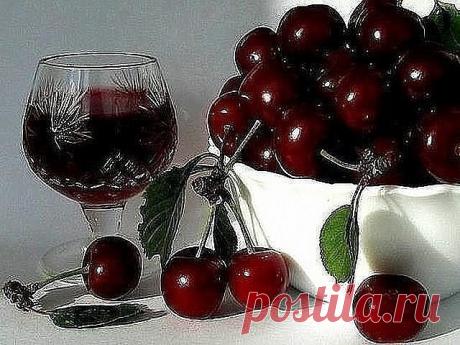 4 стакана сахара, 4 стакана воды, 4 стакана ягод, 4 стакана водки!
Ягодная наливка - просто, вкусно и главное своими руками!