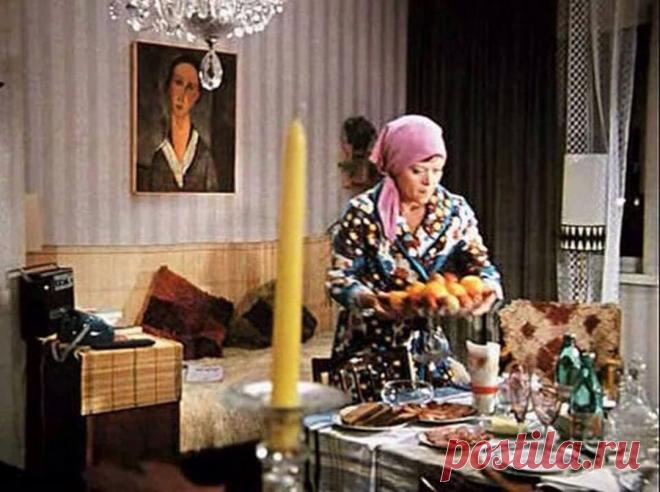 Новости: Маленькая, но важная деталь «Служебного романа». О чём говорит картина в доме Калугиной?