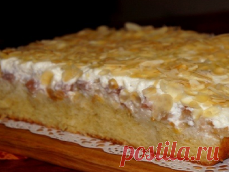 Юлькин пирог… Боже мой, какая же это вкуснятина! Рекомендую! 
Да простит меня Юлия Высоцкая, а именно от нее этот рецепт, что я изменила название. У нее оно звучит следующим образом: Нежнейший пирог с персиками и грушей. Должна сказать, что это истинная правда …