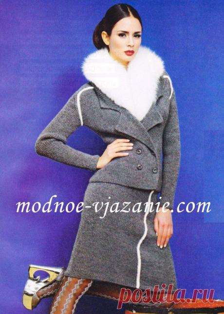 Женский костюм: жакет и юбка