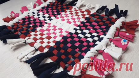 Что можно сделать из старых колготок Практичный и симпатичный коврик или не лишенные оригинальности сидушки можно сделать из старых трикотажных колготок. При этом навыки шитья или вязания иметь не обязательно. Обойдется в работе также бе...