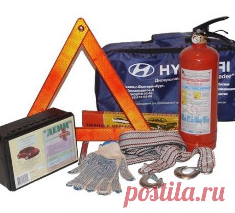 Отсутствие аптечки, огнетушителя или знака аварийной остановки