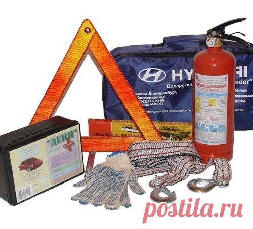 Отсутствие аптечки, огнетушителя или знака аварийной остановки