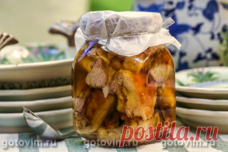 Конфи из курицы. Рецепт с фото В идеале конфи готовят из гуся или утиных ножек, как я уже рассказывала в этом a href= https:www.gotovim.rusbsutkakonfy.shtmlрецепте confit de canarda. Но никто не запретит приготовить конфи из курицы. Блюдо это особенно актуально для тех, кто принужден готовить часто, но кроме плиты знает массу других способов с пользой провести время вне кухни. Храните пару баночек этой своего рода тушенки в холодильнике, чтобы просто разогреть и сразу пода...