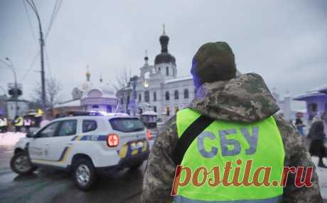 СБУ вслед за Киево-Печерской лаврой пришла еще в два монастыря на Украине. Силовики пришли в монастыри в поисках возможных диверсантов и оружия. Утром СБУ также провела обыски в Киево-Печерской лавре. В РПЦ назвали это акцией устрашения верующих