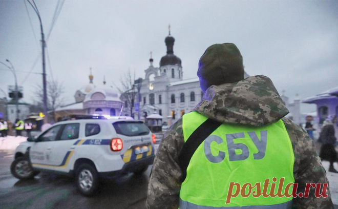 СБУ вслед за Киево-Печерской лаврой пришла еще в два монастыря на Украине. Силовики пришли в монастыри в поисках возможных диверсантов и оружия. Утром СБУ также провела обыски в Киево-Печерской лавре. В РПЦ назвали это акцией устрашения верующих