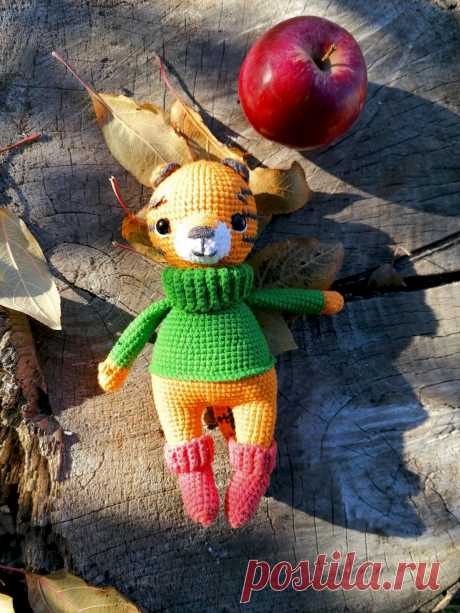 PDF Тигр Марк крючком. FREE crochet pattern; Аmigurumi animal patterns. Амигуруми схемы и описания на русском. Вязаные игрушки и поделки своими руками #amimore - тигр, тигрёнок, тигрята, котик, кот, котенок.