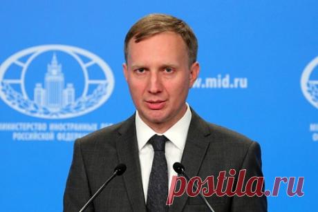 Россия сочла неприемлемой даже мысль о войне с Украиной. Заместитель директора Департамента информации и печати МИД России Алексей Зайцев заявил, что в Москве считают неприемлемой даже мысль о военном конфликте между народами России и Украины, несмотря на заявления Запада. По словам дипломата, российская сторона неоднократно заявляла, что ни на кого нападать не собирается.