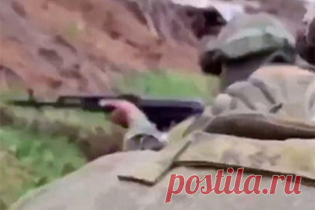 Захват российскими бойцами пленных в Павловке попал на видео. Бойцы оперативно-боевого тактического формирования «Каскад» и 155-й бригады Тихоокеанского флота (ТОФ) захватили пленных в одном из опорных пунктов села Павловка в Донецкой народной республике. «Очень показательно отношение наших бойцов к врагу», — говорится в подписи к видео.