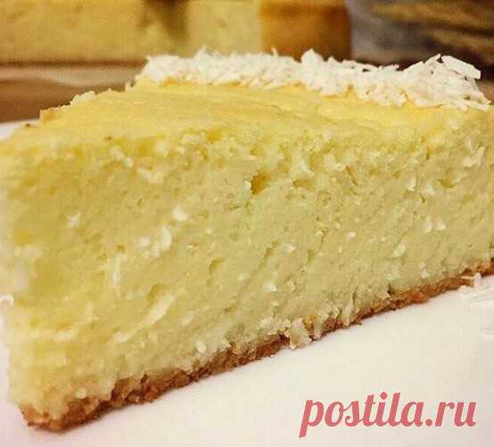 Кокосовый манник 🥥
 
Ингредиенты:
2 яйца
150 гр манки
250 гр кефира
Щепотка любви
1 ч.л разрыхлителя
250 гр тёплой воды
Подсластитель по вкусу
15 гр кокосовой стружки
1 ч.л ванильной эссенции
  Приготовление: 
Манку залить кефиром и оставить на 30 минут. Добавить разрыхлитель, желтки, кокосовую стружку, подсластитель (в рецепте 30 гр сиропа) и хорошо перемешать. Белки взбить до пиков и ввести аккуратно в тесто. Выпекать в заранее разогретой духовке при 180С около 4...