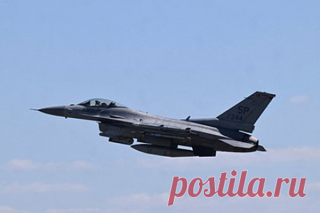 В Дании заявили о готовности передать Украине истребители F-16. Дания готова передать Украине свои истребители F-16, но сделает это только совместно с другими странами, заявил исполняющий обязанности министра обороны страны Троэльс Лунд Поульсен. Он отметил, что эти самолеты крайне нужны Украине, если Киев хочет победить в конфликте.