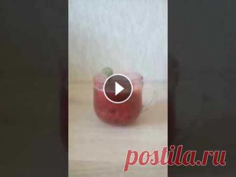 Морс из ягод :D Крч, рецепт морса: чёрная смородина, малина, яблоко, мята, вишня, вода, 2 ложки сахара. Перемешать блендером...