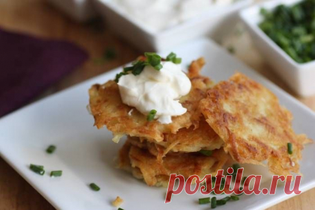 Драники с колбасой и капустой / Простые рецепты