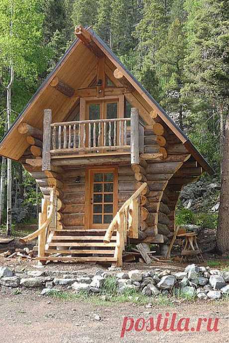 Tiny log home.../ | Unusual spaces to stay or live in