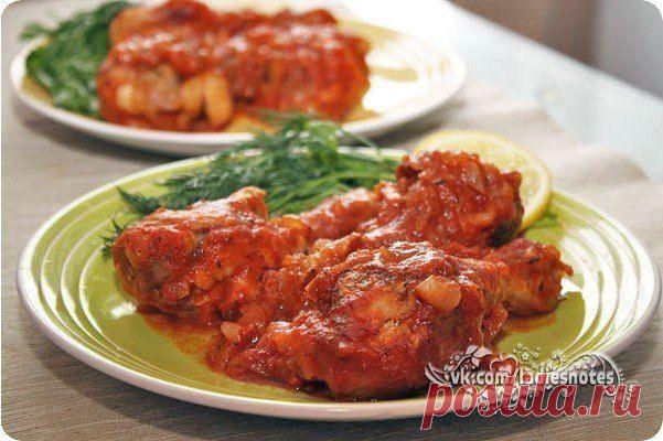 Я женщина, мама, хозяйка, жена ❤
Чахохбили из кур

Калорийность: 516 кКал на порцию

Ингредиенты:

Куриная голень 1000 г 
Лук репчатый (100г) 4 шт.
Портвейн 100 мл 
Томатное пюре 400 г
Соль 1 ч.л. 
Перец черный молотый 1 ч.л.
Базилик сушеный 1 ч.л. 
Кориандр сушеный (кинза) 1 ч.л.
Петрушка сушеная 1 ч.л. 
Корица молотая ¼ ч.л.